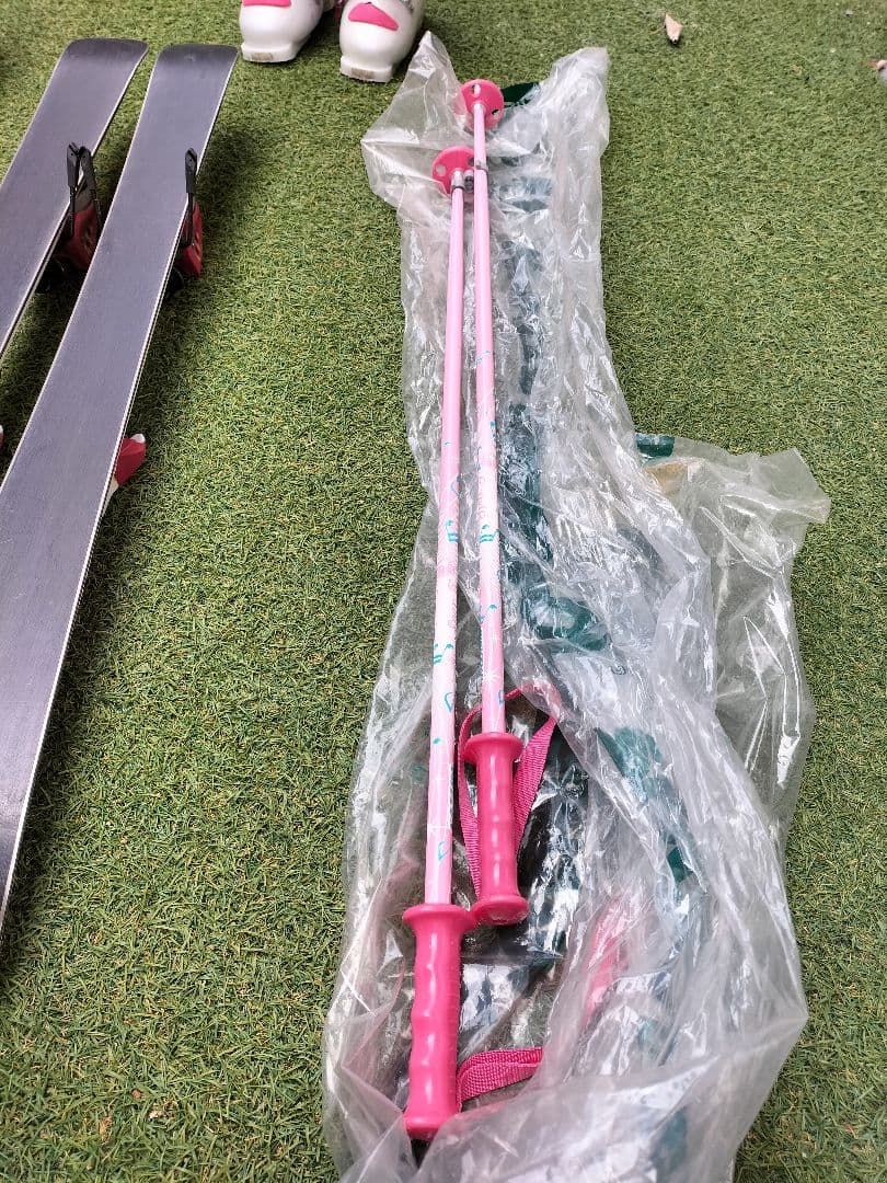 子供用　スキー板セット　ブーツ　ストック付き　おまけのブーツも