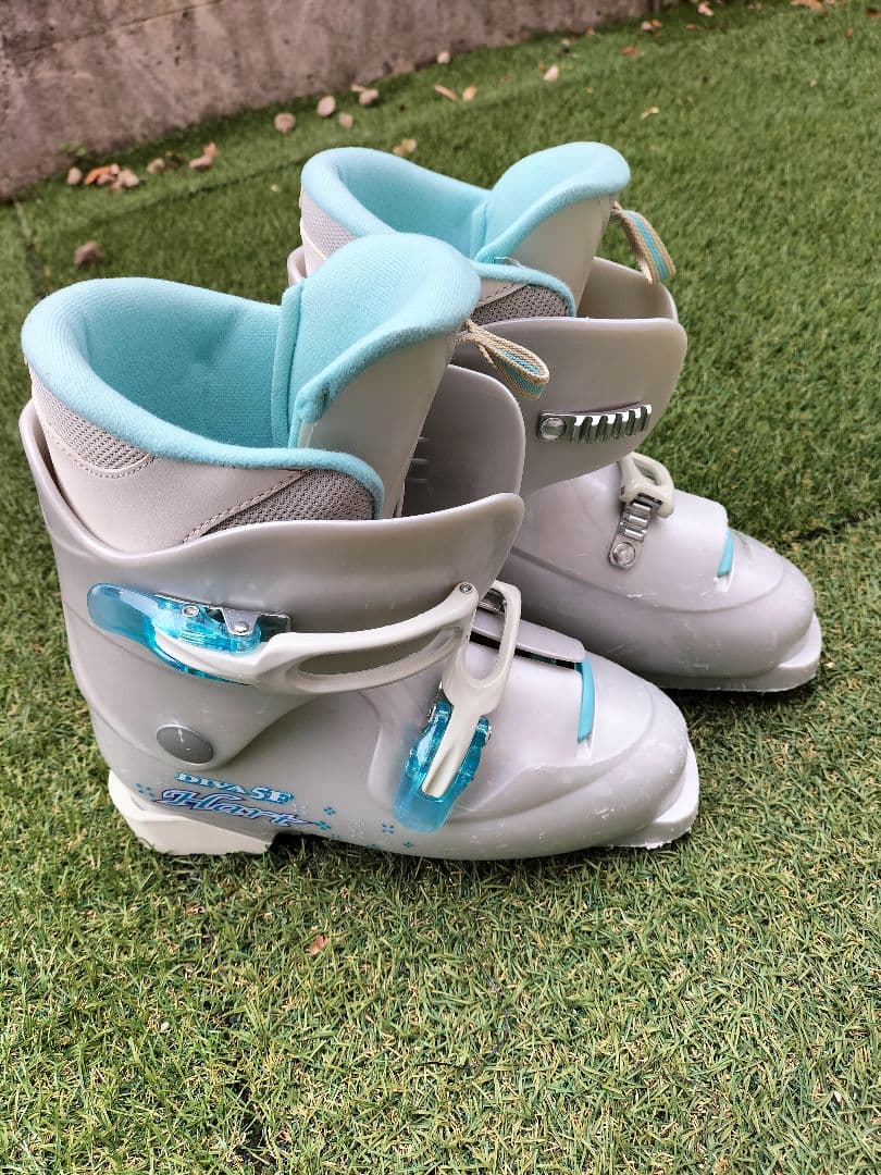 子供用　スキー板セット　ブーツ　ストック付き　おまけのブーツも