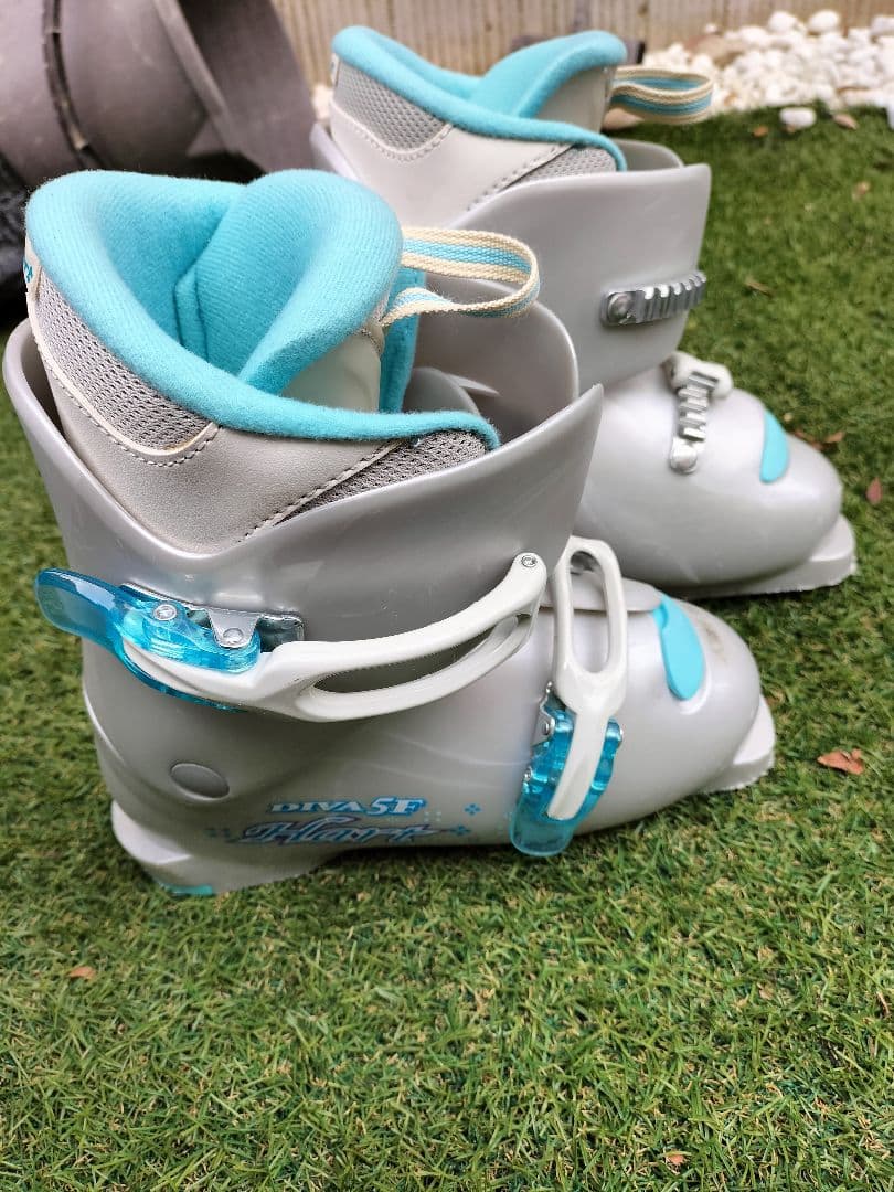子供用　スキー板セット　ブーツ　ストック付き　おまけのブーツも