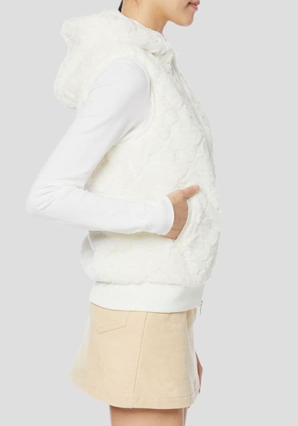 ◆Callaway キャロウェイ フラワージャガード ファーフードベスト　白◆