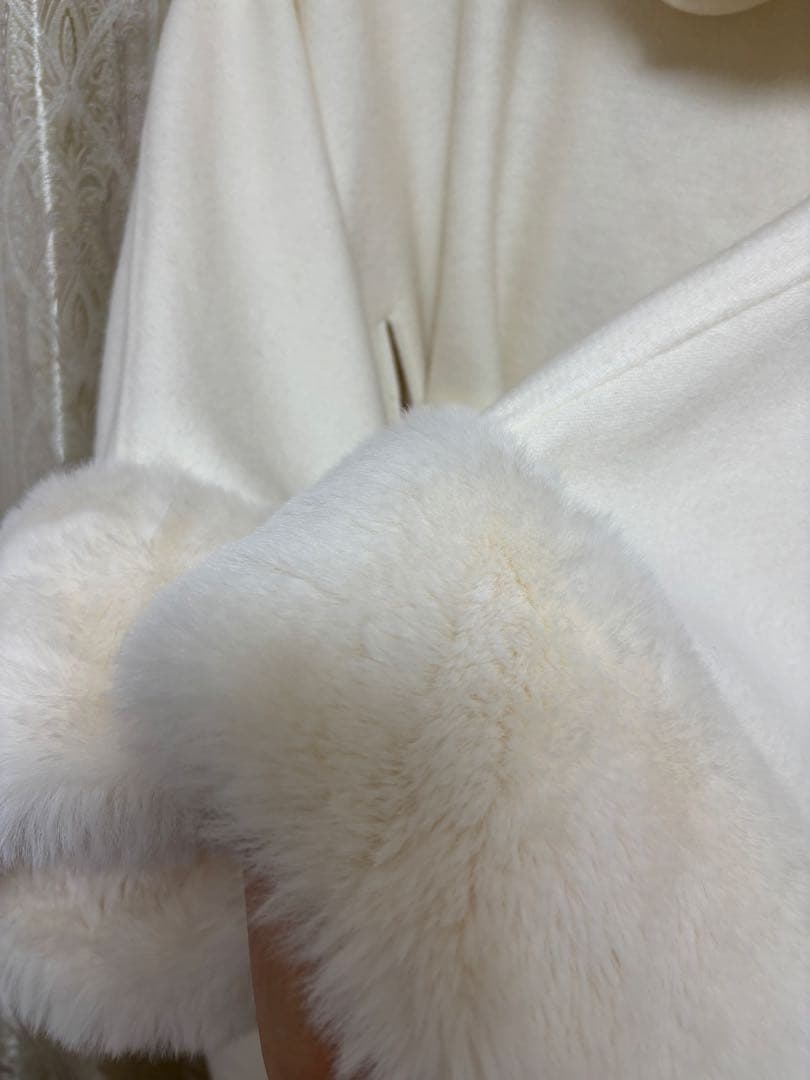 セルフォード　ファーポンチョコート　アイボリー　ホワイト