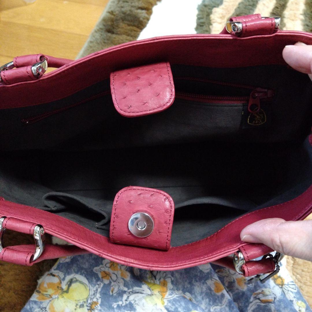 スタッズ付きオーストリッチバッグJRA。未使用に近い。