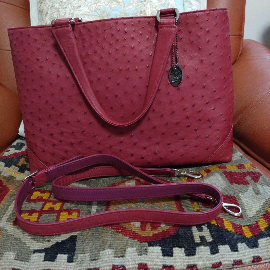 スタッズ付きオーストリッチバッグJRA。未使用に近い。