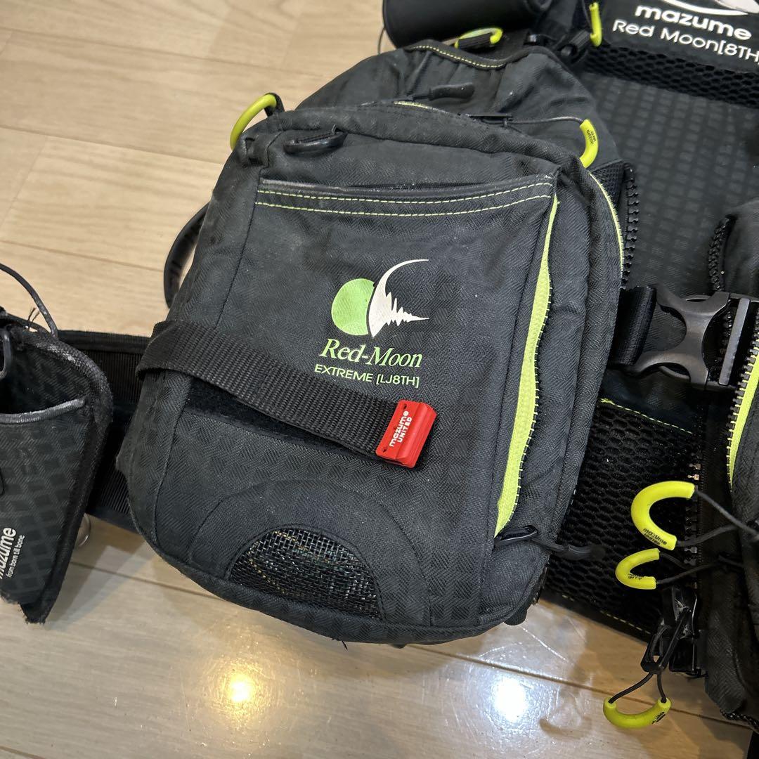 マズメ レッドムーン 8th ライフジャケット