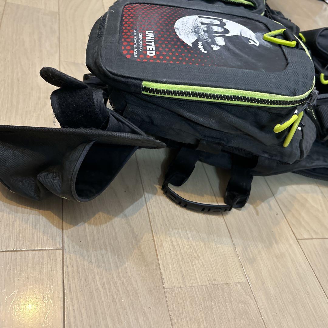 マズメ レッドムーン 8th ライフジャケット