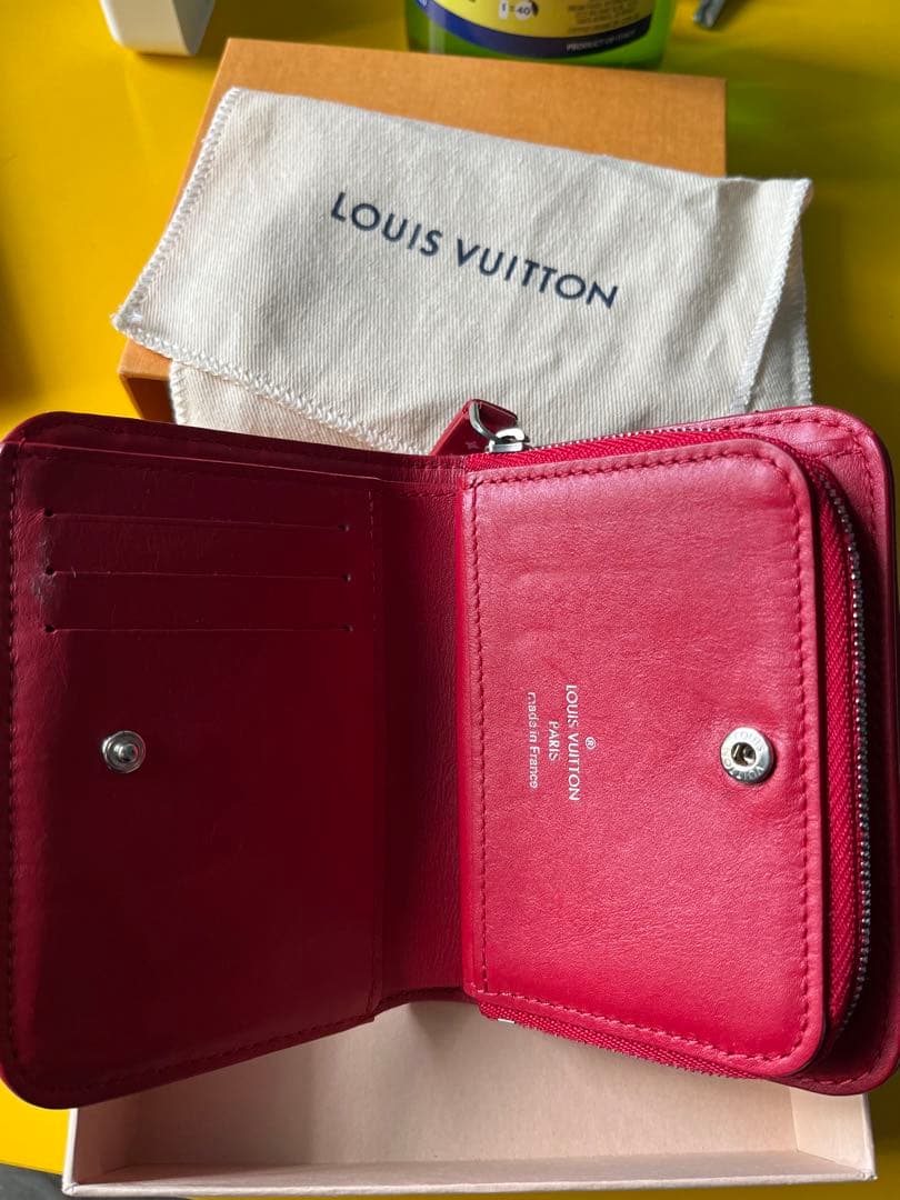 ゴ*ュ様 LOUIS VUITTON レッド 二つ折り財布
