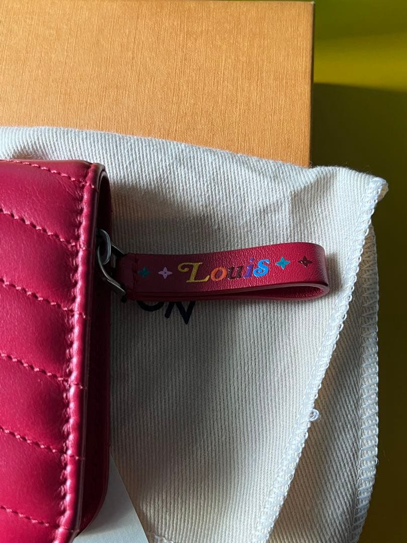 ゴ*ュ様 LOUIS VUITTON レッド 二つ折り財布