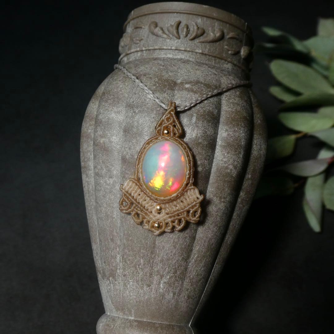 宝石質オパールのマクラメネックレス