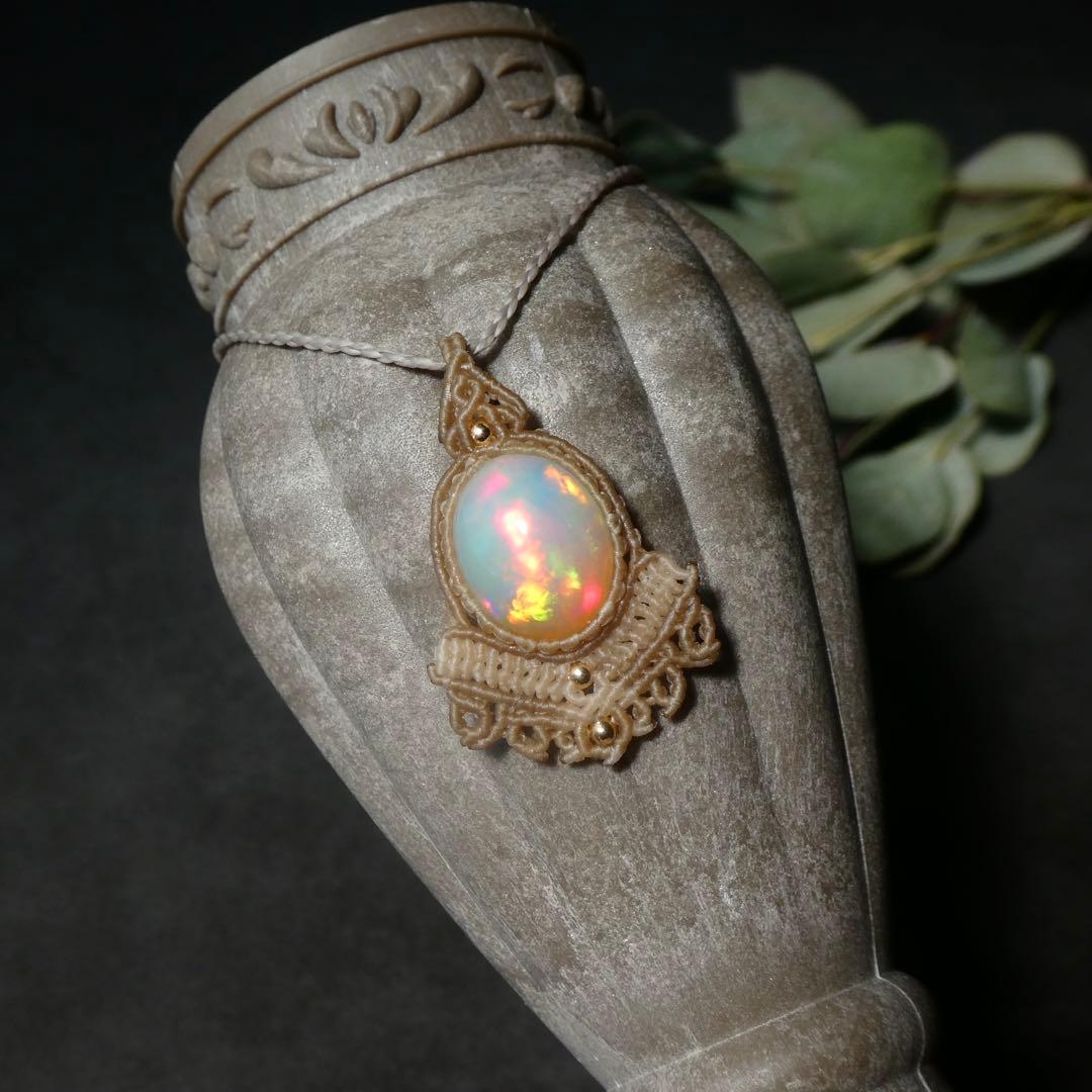 宝石質オパールのマクラメネックレス