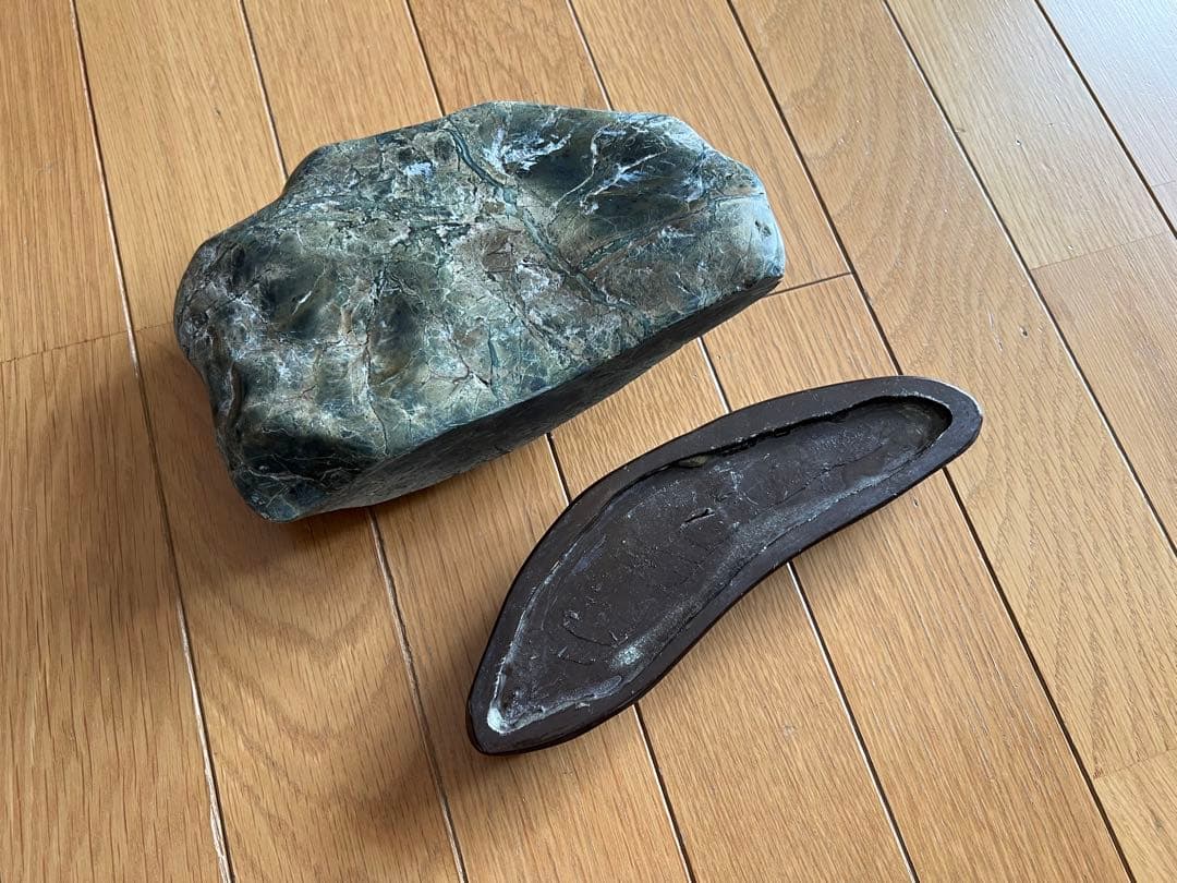 蛇石　天然石　パワーストーン　台座付き