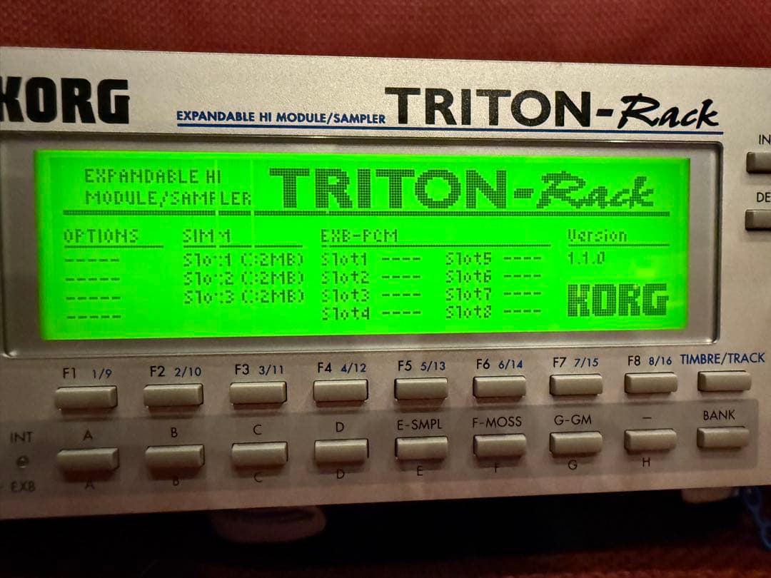 【送料込み】KORG TRITON-Rack