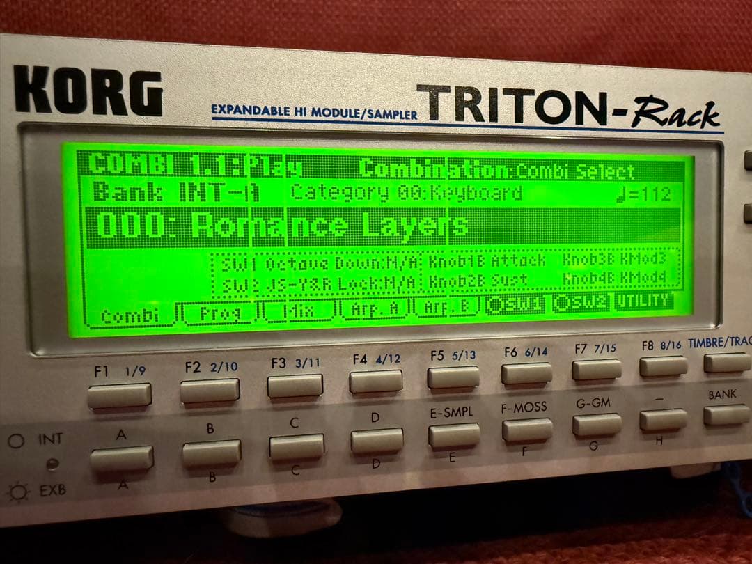 【送料込み】KORG TRITON-Rack