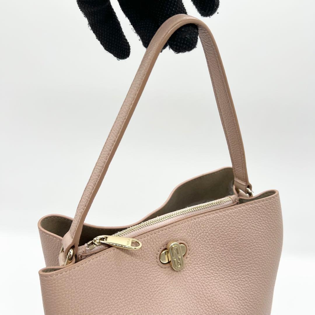 美品✨フルラ　ショルダーバッグ　ダナエ　レザー　ピンク　2way　現行