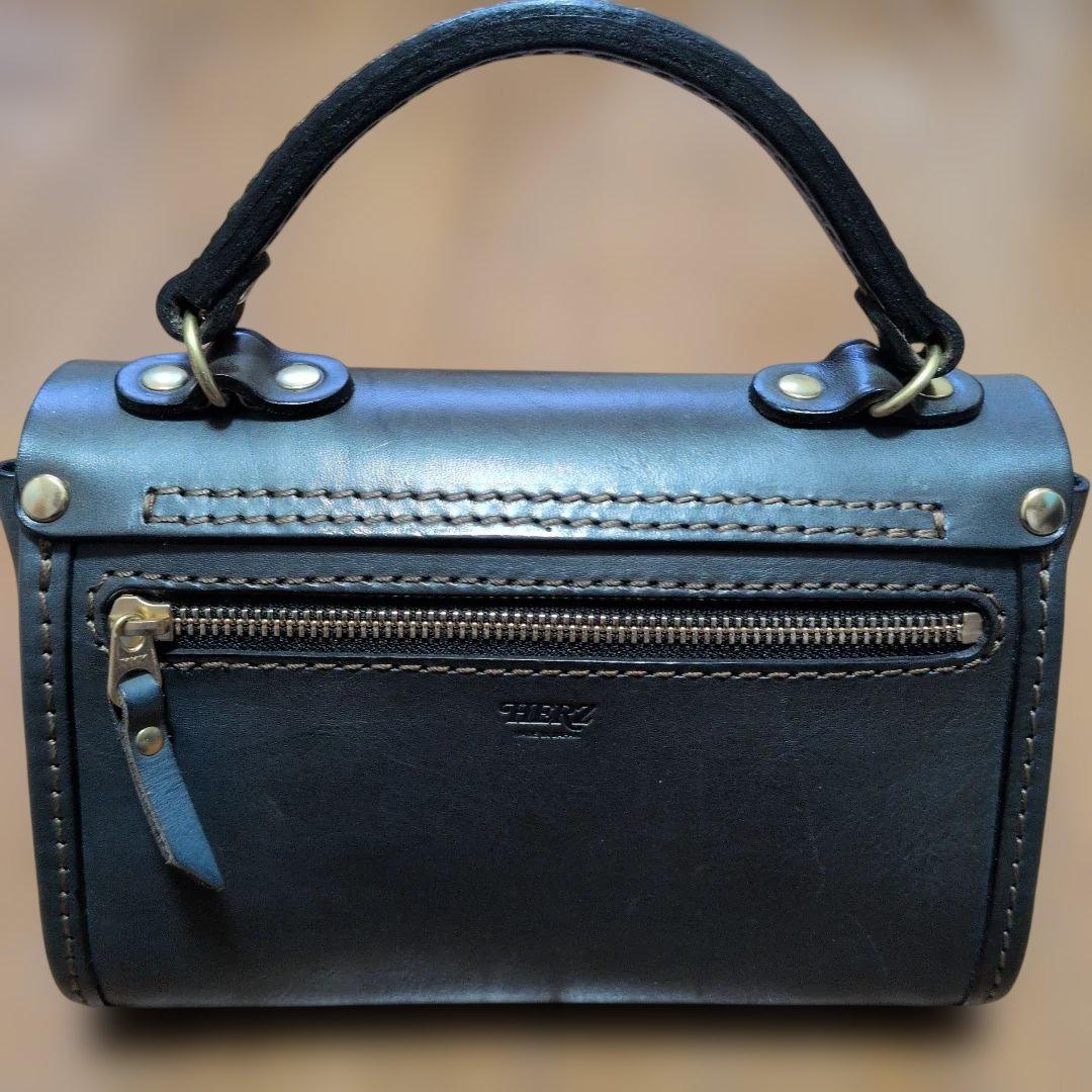 断*。様 HERZプチミニョン　紺色　経年変化あり