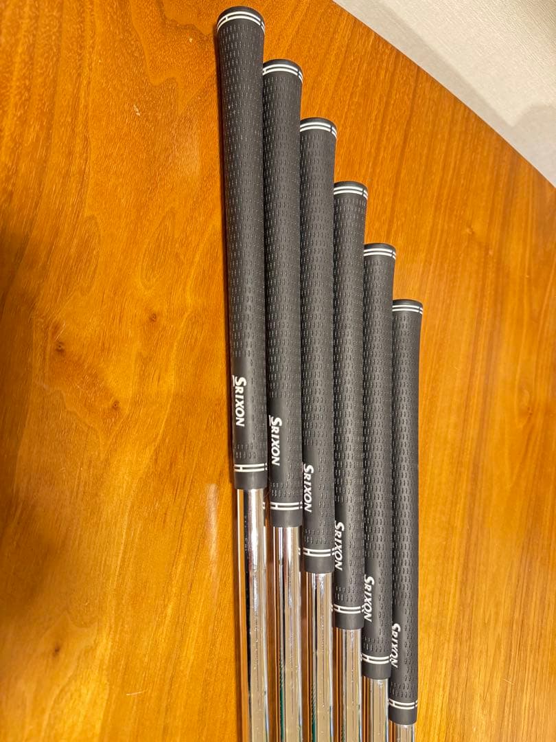 スリクソン　ZX4 6本セット！アイアンカバー付き！！　最値下げしました❤️