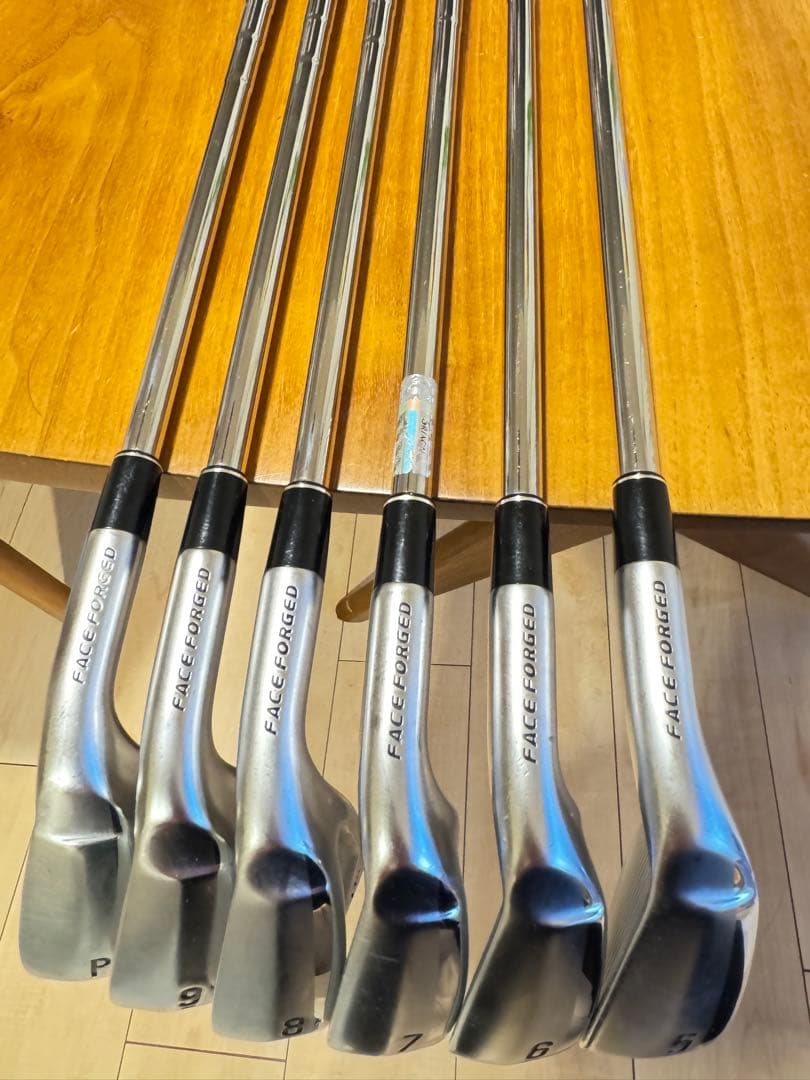 スリクソン　ZX4 6本セット！アイアンカバー付き！！　最値下げしました❤️