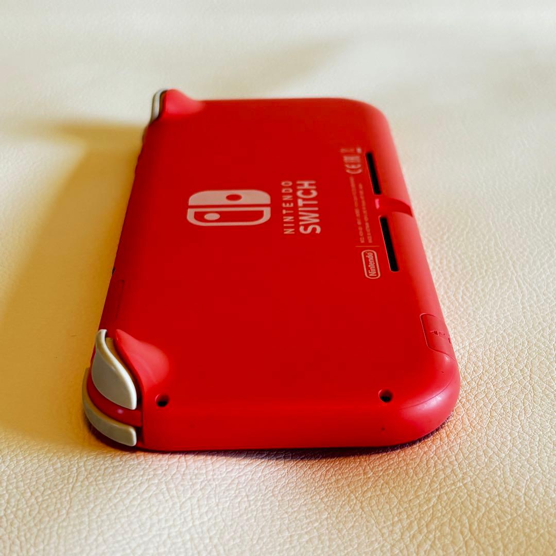 Nintendo Switch Lite 赤