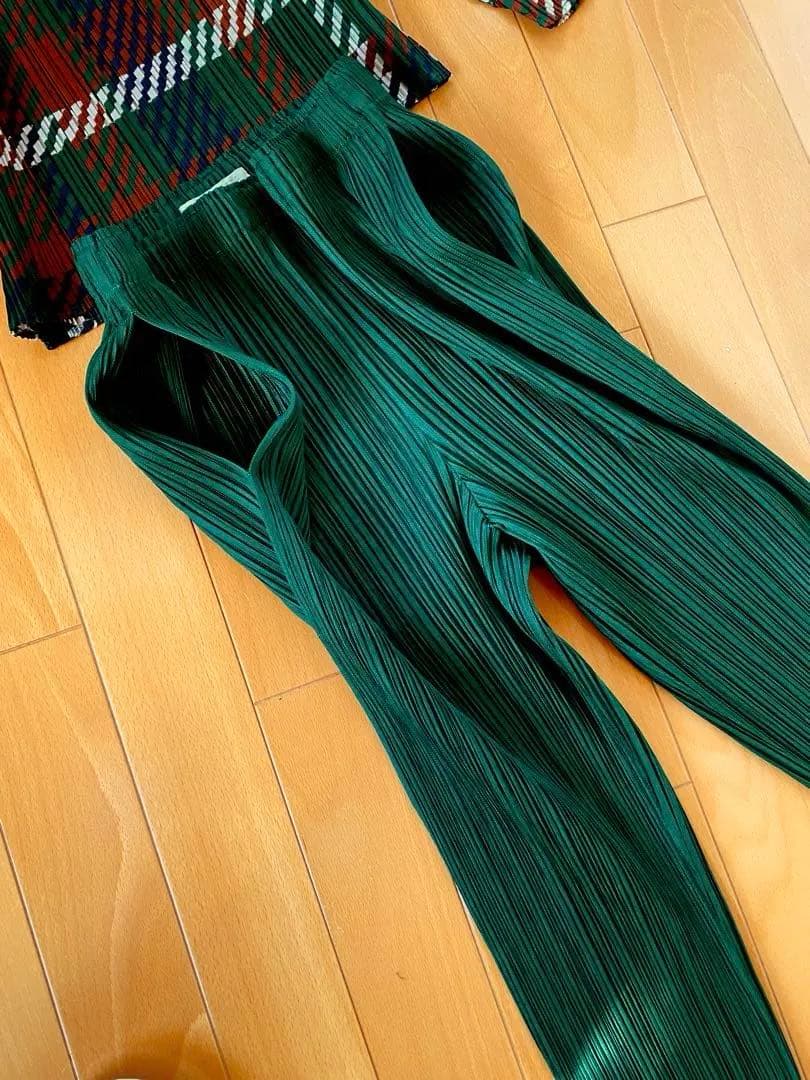 PLEATS PLEASE グリーンプリーツパンツ