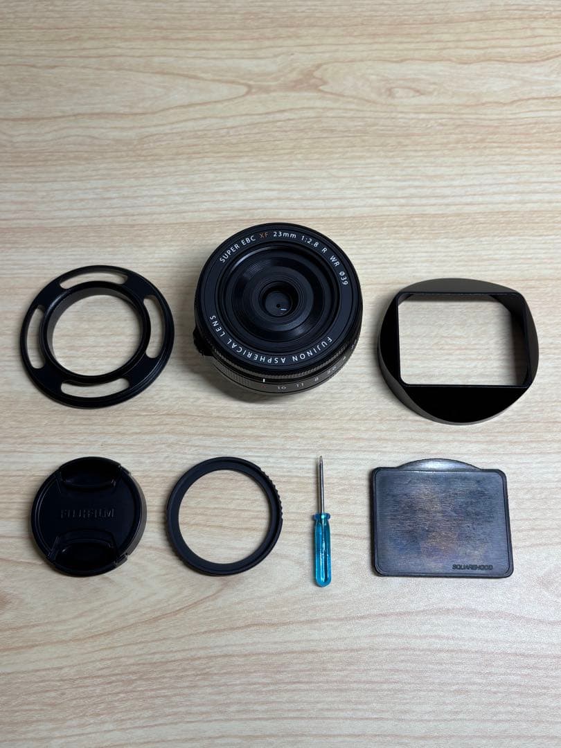 フジフイルム Fujifilm XF23mmF2.8 R WR レンズ　フード付