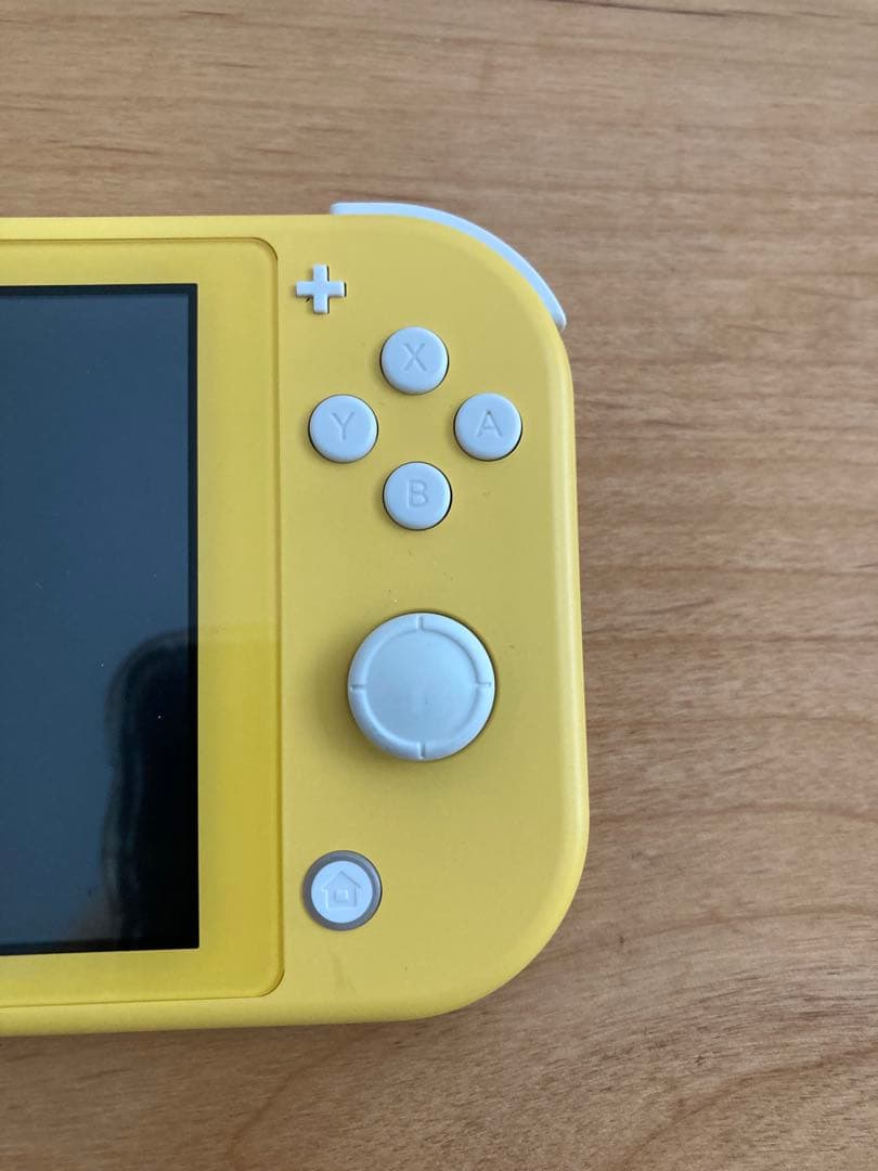 Nintendo switch light イエロー　ライト