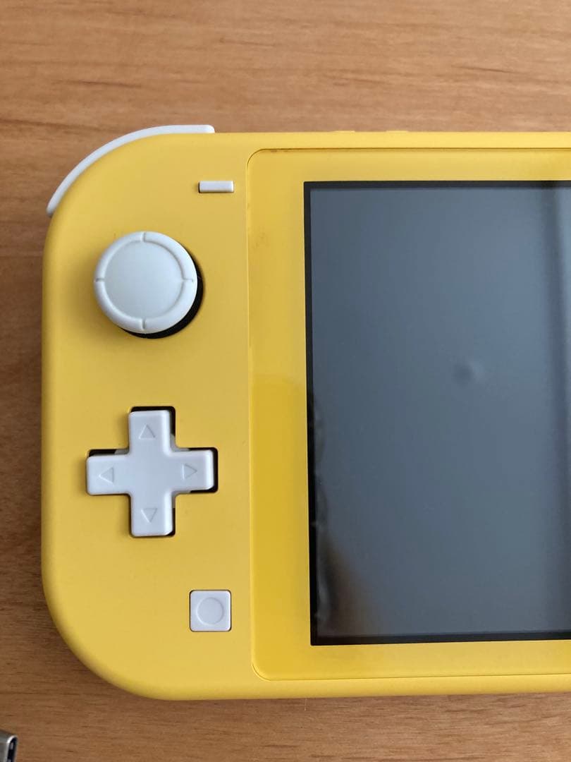 Nintendo switch light イエロー　ライト