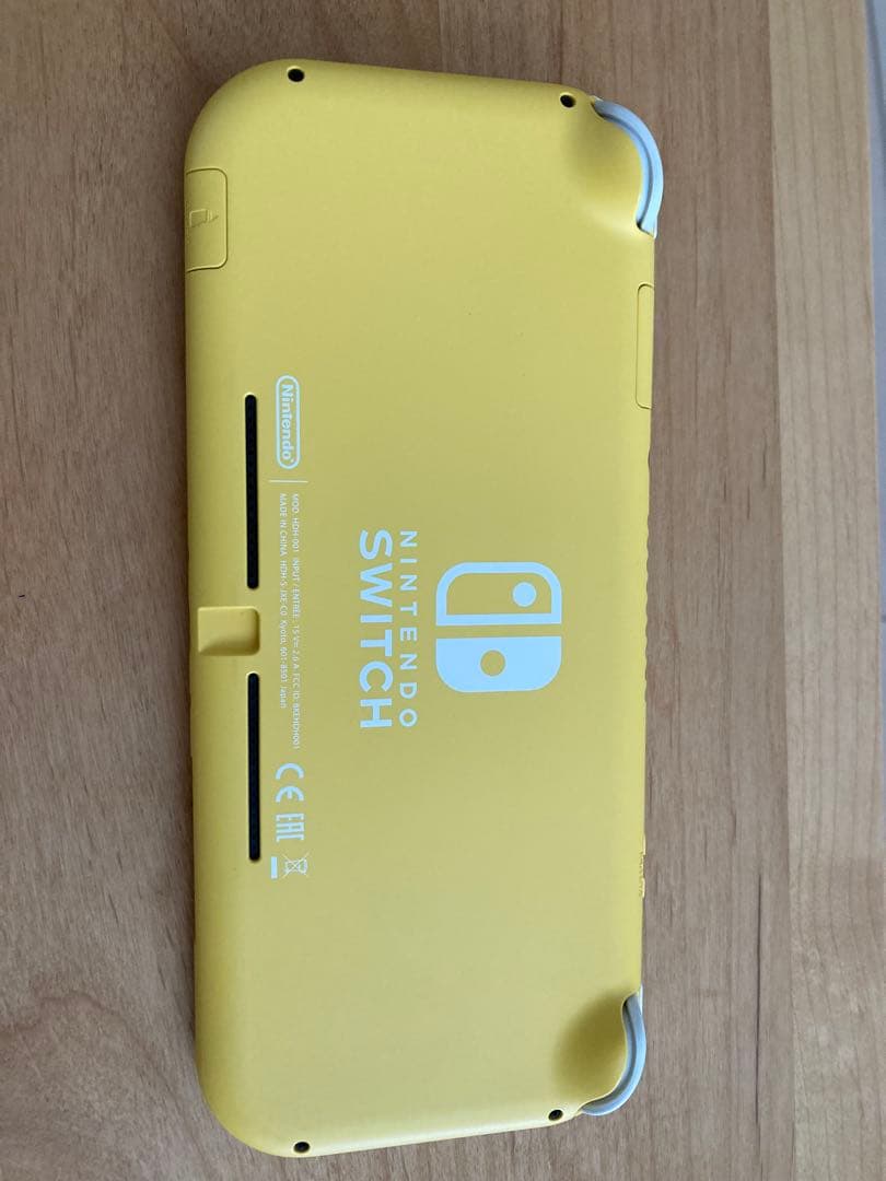 Nintendo switch light イエロー　ライト