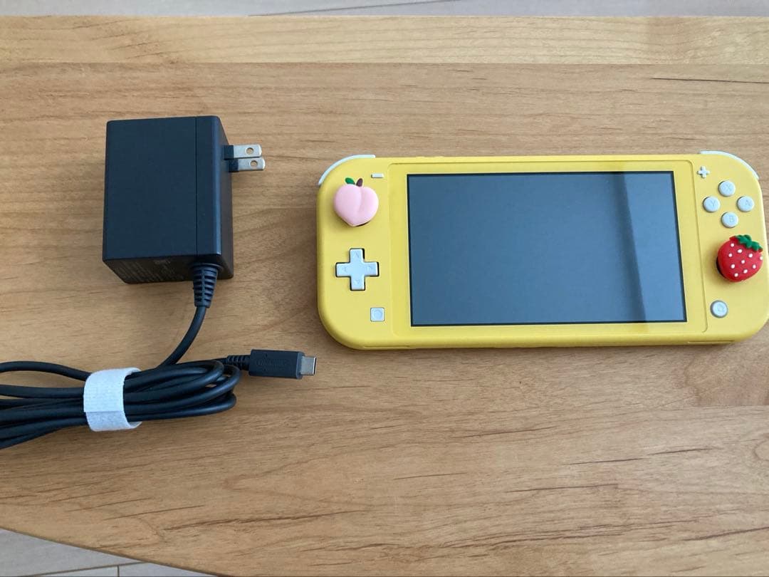 Nintendo switch light イエロー　ライト