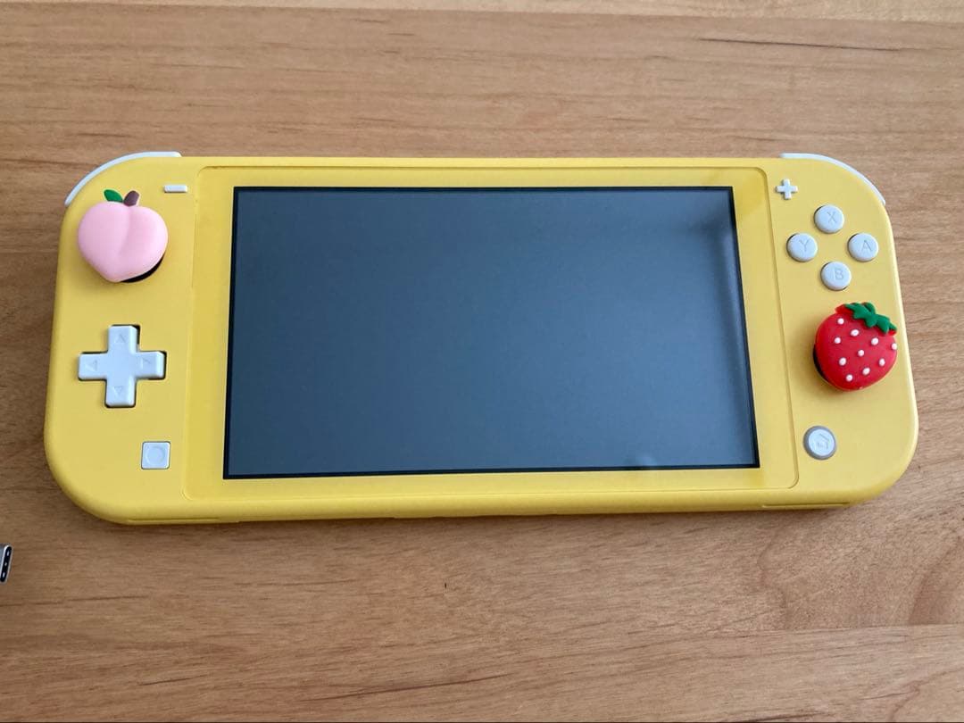 Nintendo switch light イエロー　ライト