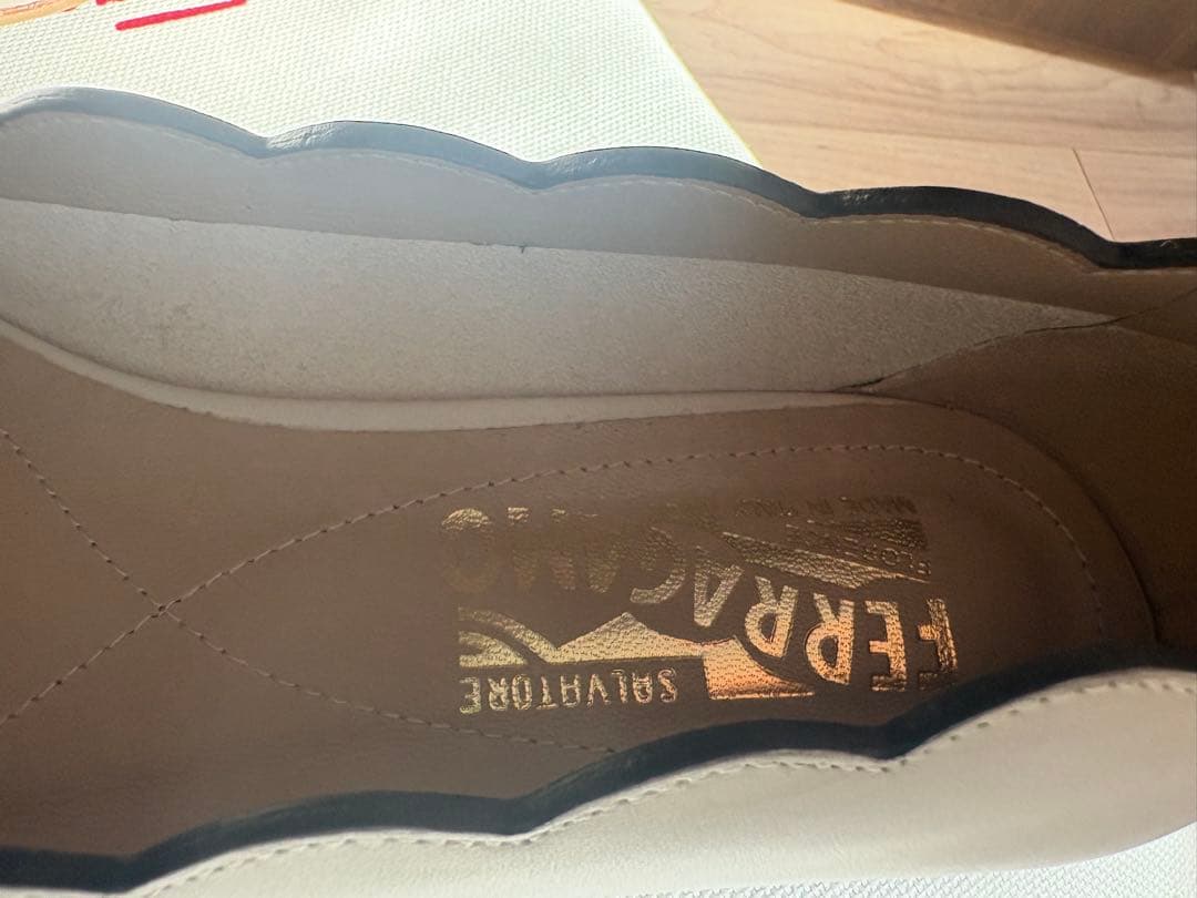 最終価格！フェラガモ　ヴァラ　バレエシューズ