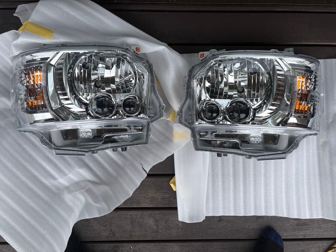 ハイエース　ヘッドライト