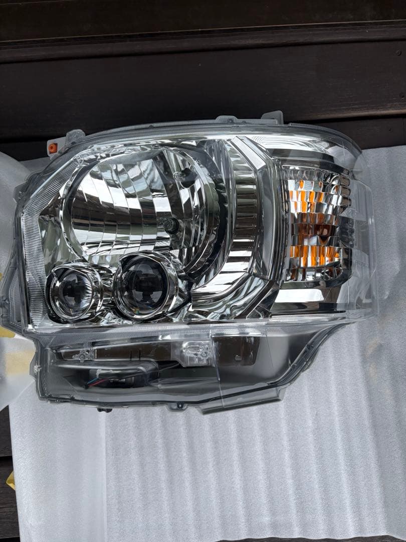 ハイエース　ヘッドライト
