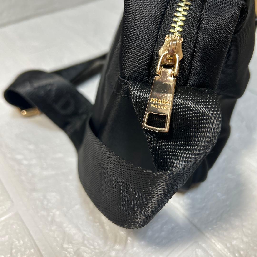 PRADAノベルティショルダーバッグ　ポーチ