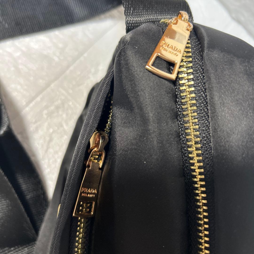 PRADAノベルティショルダーバッグ　ポーチ