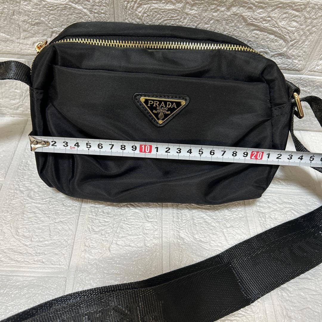 PRADAノベルティショルダーバッグ　ポーチ