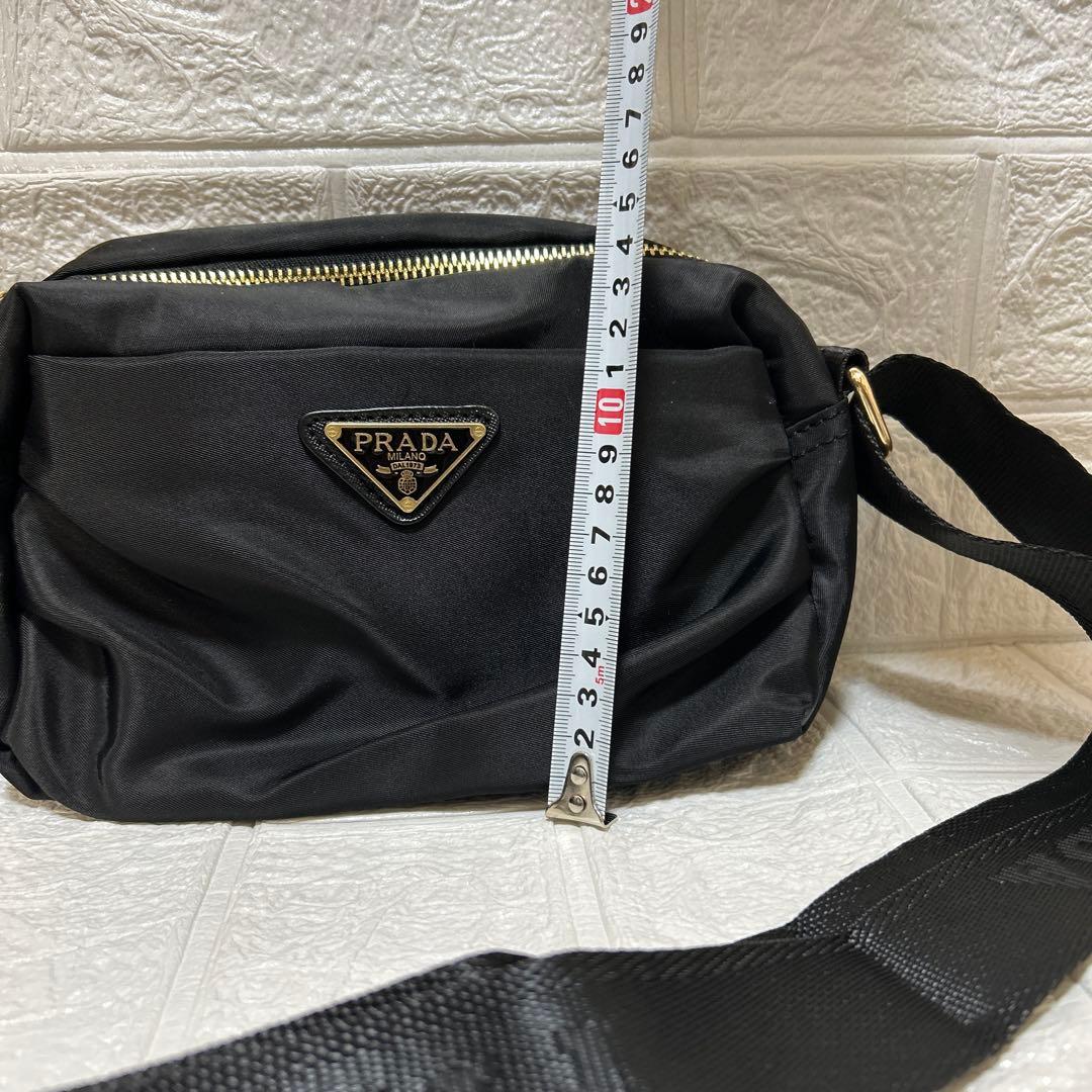 PRADAノベルティショルダーバッグ　ポーチ