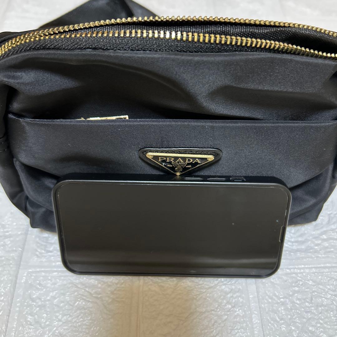 PRADAノベルティショルダーバッグ　ポーチ