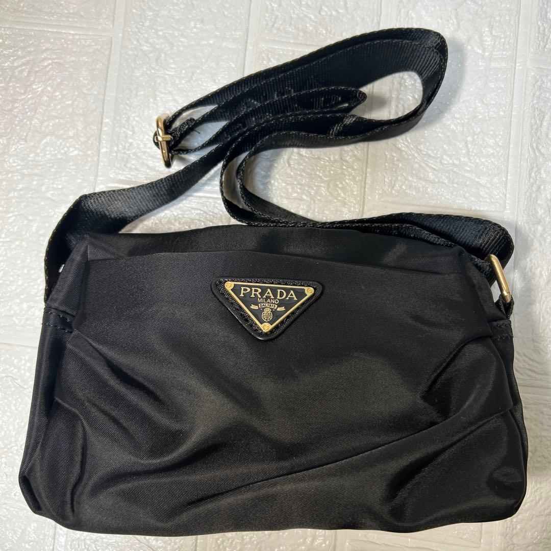 PRADAノベルティショルダーバッグ　ポーチ