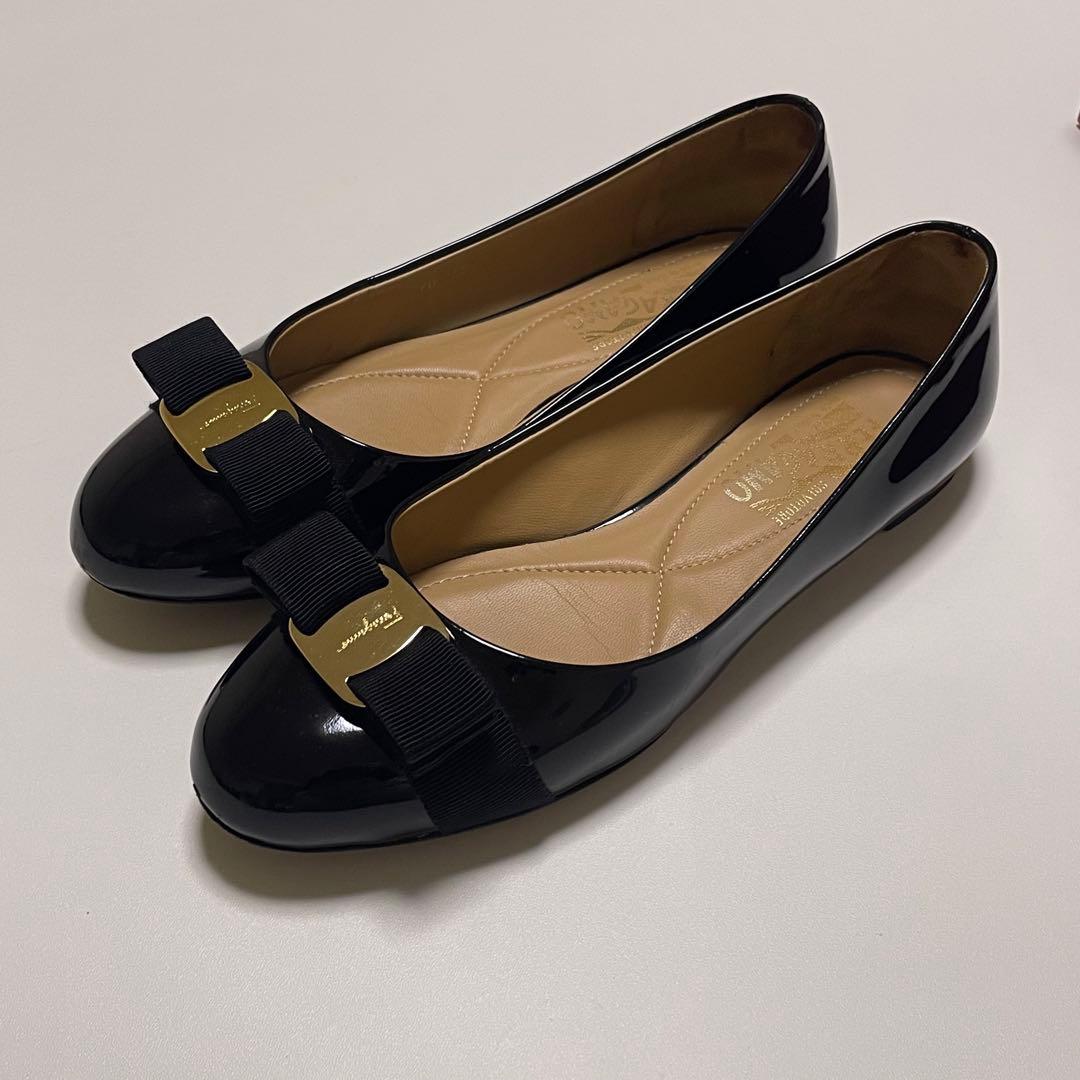 t*u様 【美品】フェラガモ ヴァリナ 23.5cm