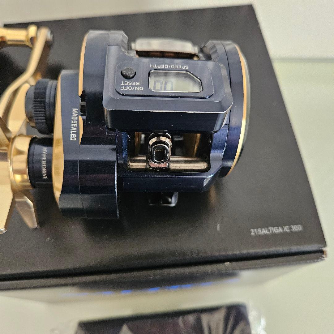 ブル ダイワ ソルティガ IC 300 ベイトリール