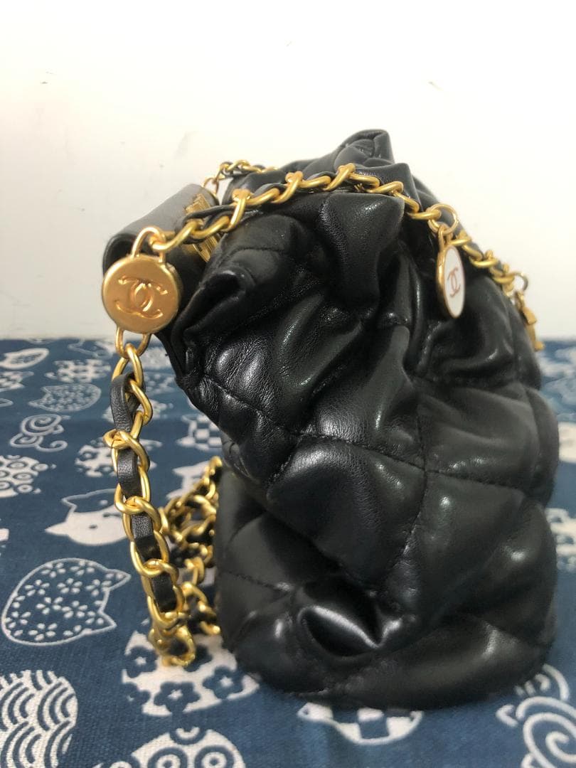 ショルダーバッグ　ノベルティ　ブラック　ブラック　ロゴ多い　バッグ