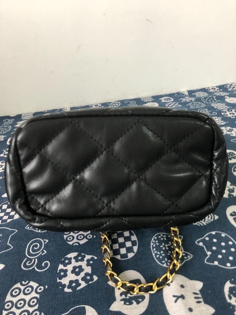 ショルダーバッグ　ノベルティ　ブラック　ブラック　ロゴ多い　バッグ