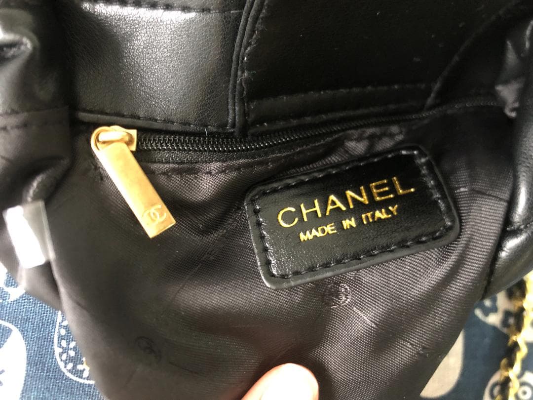 ショルダーバッグ　ノベルティ　ブラック　ブラック　ロゴ多い　バッグ