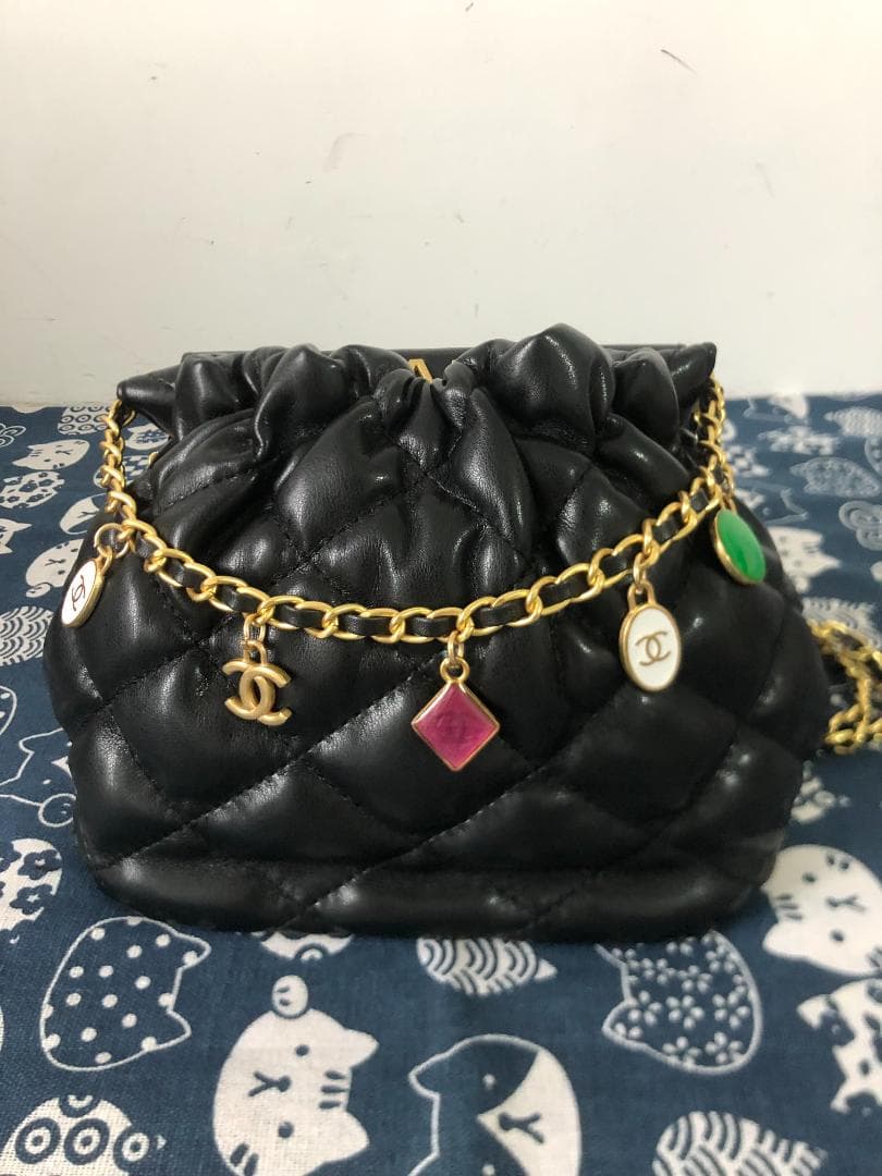 ショルダーバッグ　ノベルティ　ブラック　ブラック　ロゴ多い　バッグ