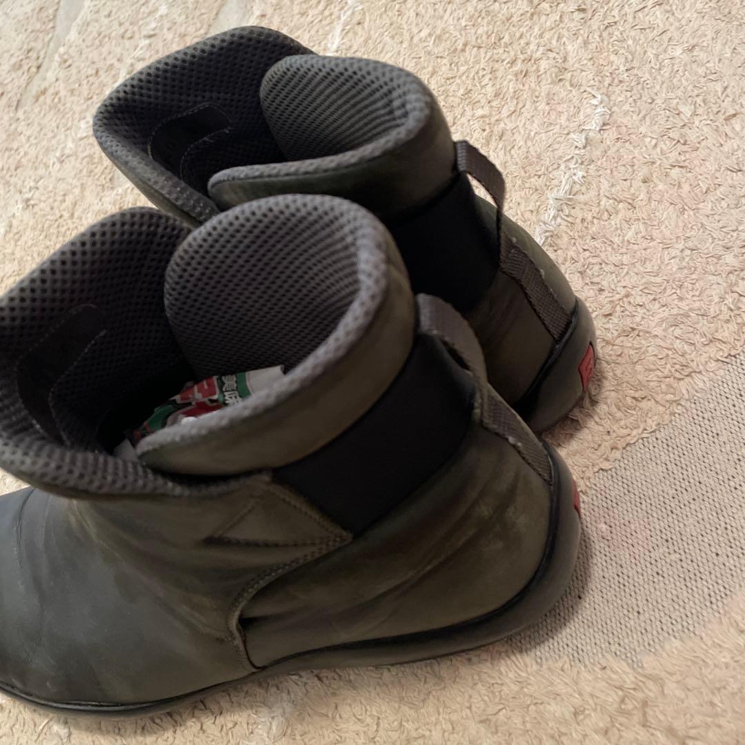 PRADA レザーショートブーツ ブラック（1/31で出品終了）