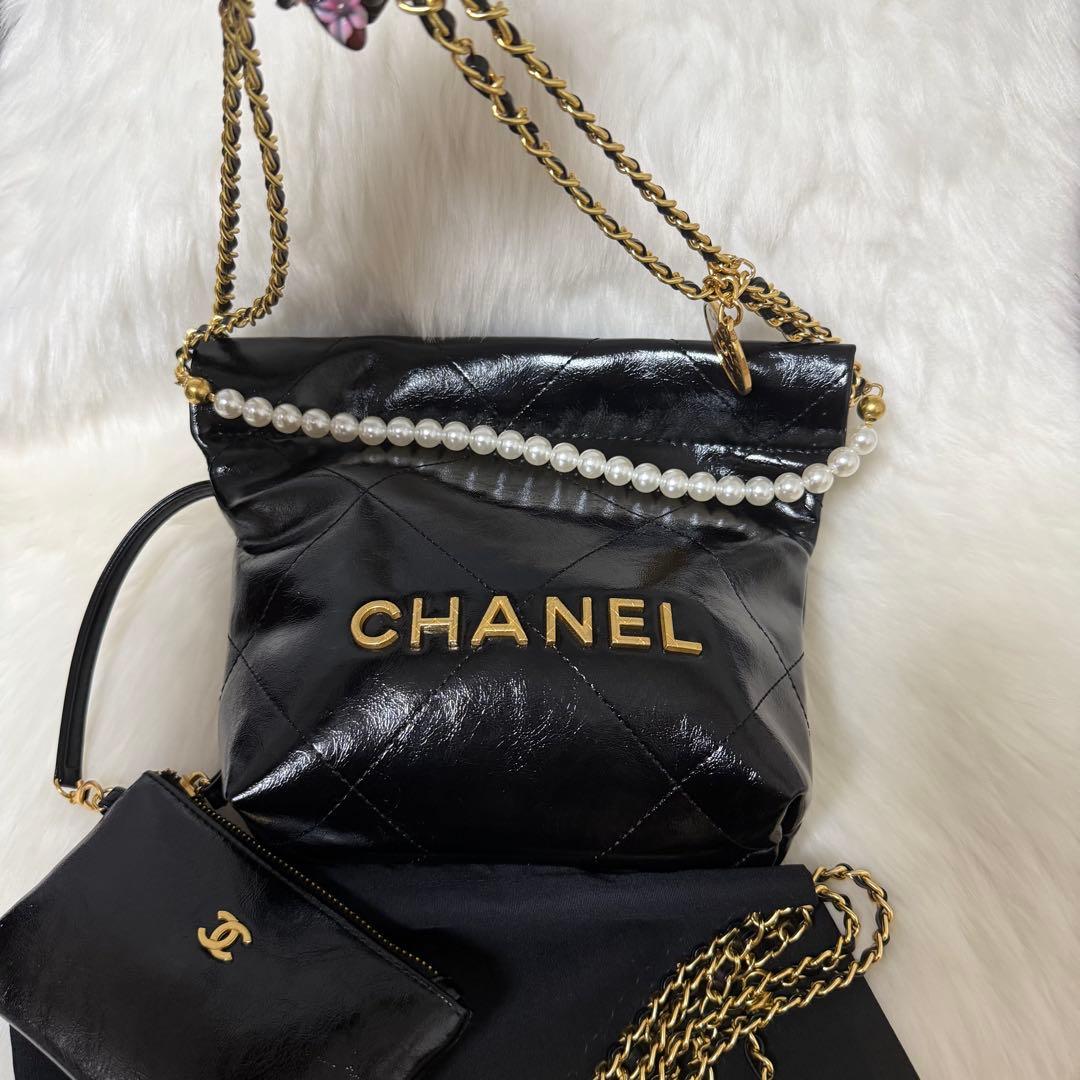 r*n様 CHANEL ノベルティ チェーンバッグ パール ポーチ付き