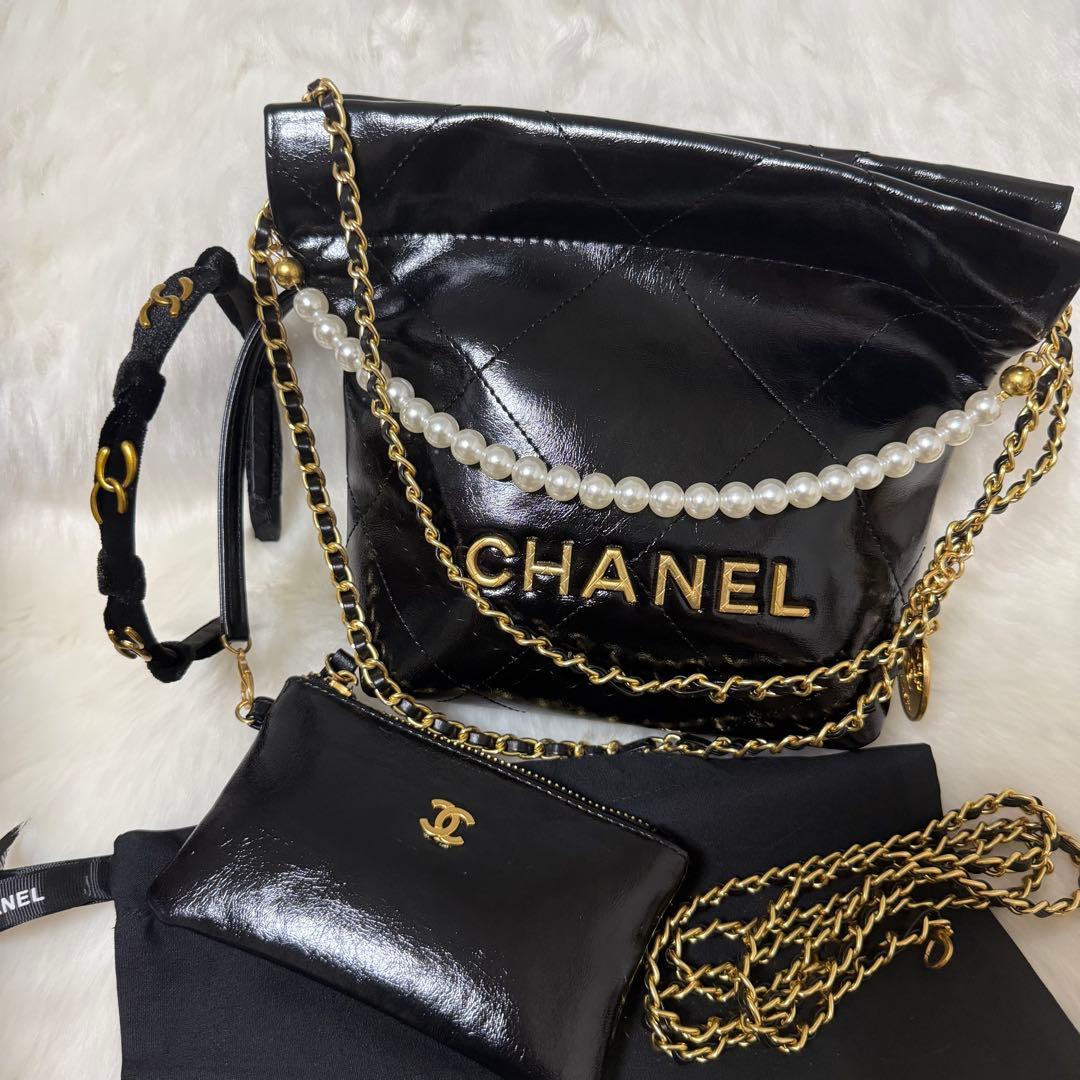 r*n様 CHANEL ノベルティ チェーンバッグ パール ポーチ付き