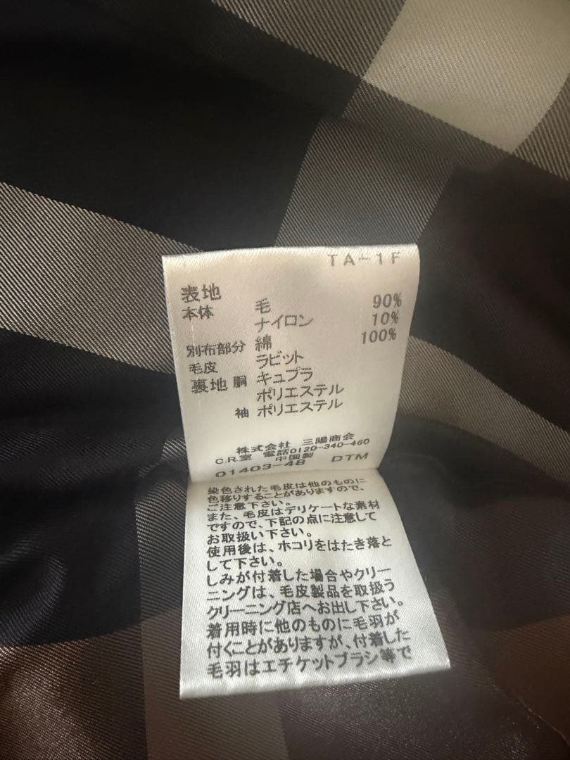 バーバリーブルーレーベルファー襟付き黒ウールコート