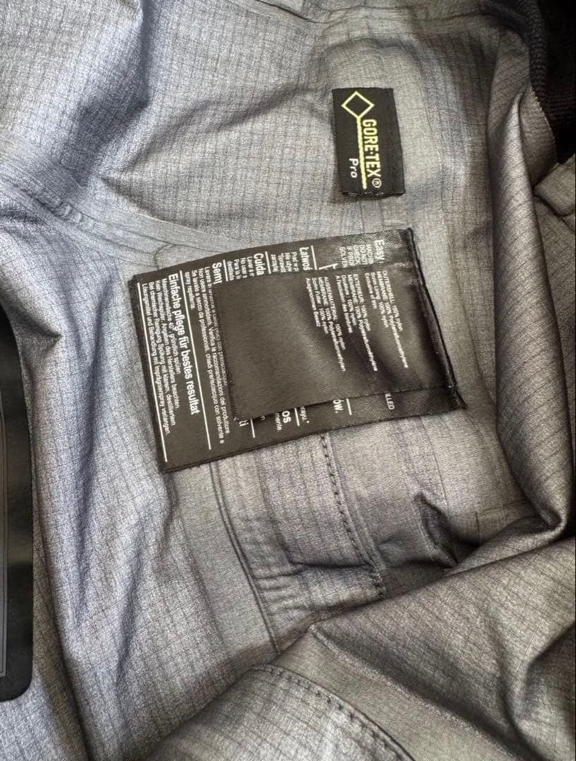 Burton [ak] ゴアテックスPRO ビブパンツ　ブラック