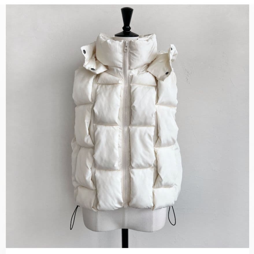 LUGIVA ダウンベスト　　sysorus select