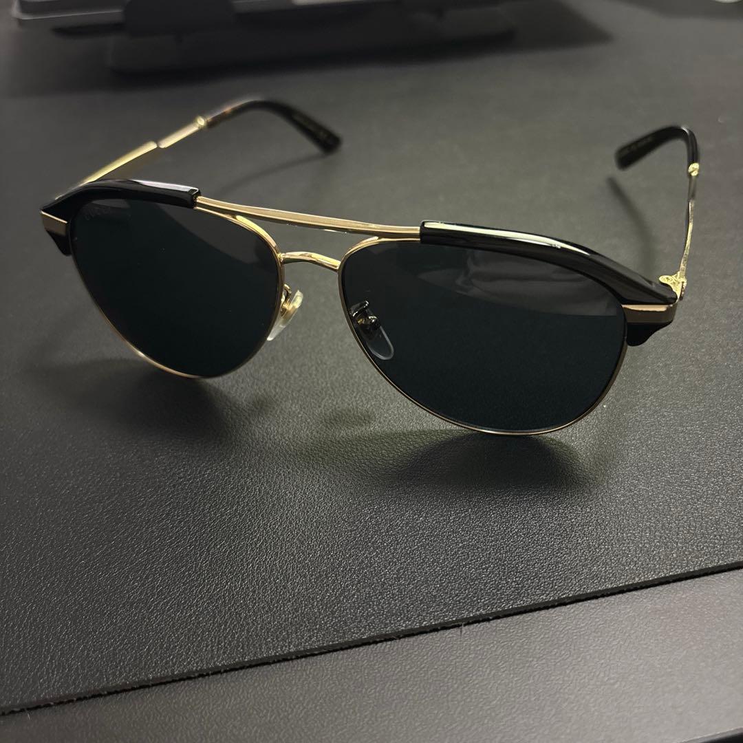 GUCCIサングラス ブラック/ゴールド